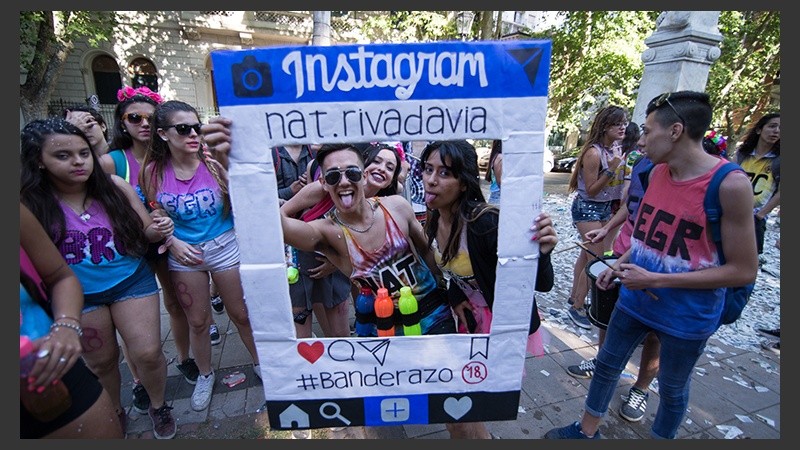 Un grupo de estudiantes este viernes en bulevar Oroño.