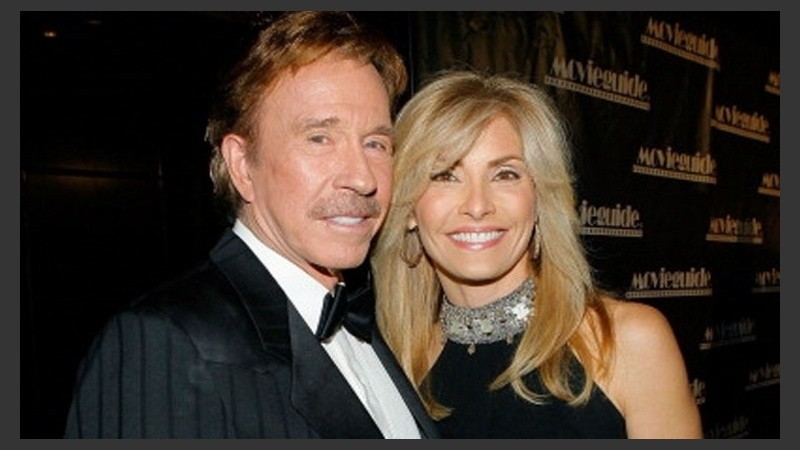 El actor Chuck Norris y su esposa Gena.