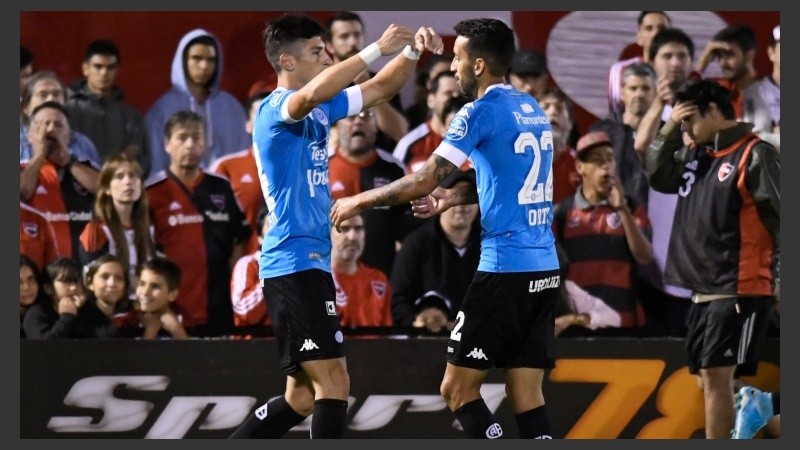 Amoroso festeja, los hinchas lo sufren.