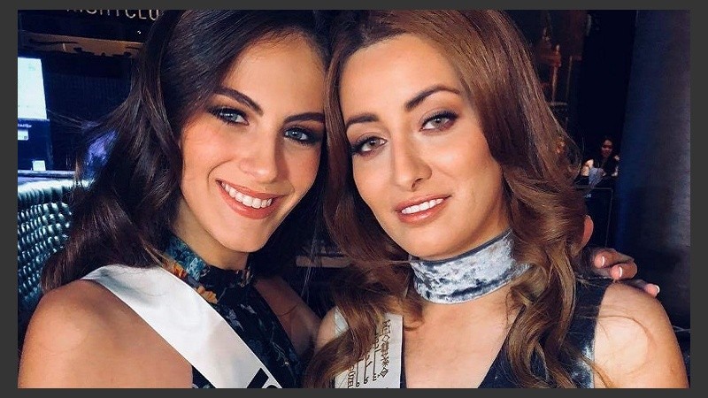 Las dos bellezas que posaron por la paz y recibieron todo tipo de comentarios.