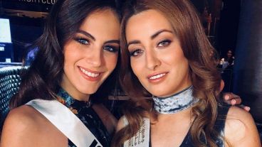 Las dos bellezas que posaron por la paz y recibieron todo tipo de comentarios.