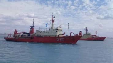 La flota científica zarpó desde el puerto de Mar del Plata.