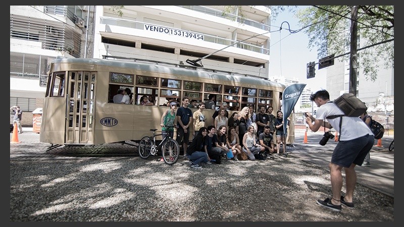 El mítico coche 277 volvió a rodar por las calles de Rosario en una interesante atracción turística.