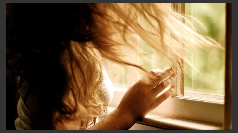 Esta mañana el viento entra por la ventana.