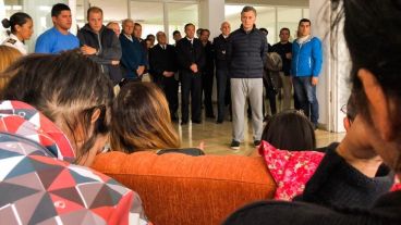 Macri con los familiares de los tripulantes.