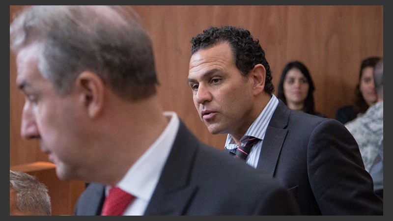 Yrure, uno de los abogados defenseroes, este martes en el comienzo del juicio.