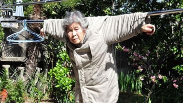 La abuela en la soga para colgar la ropa, la foto que más éxito tuvo.