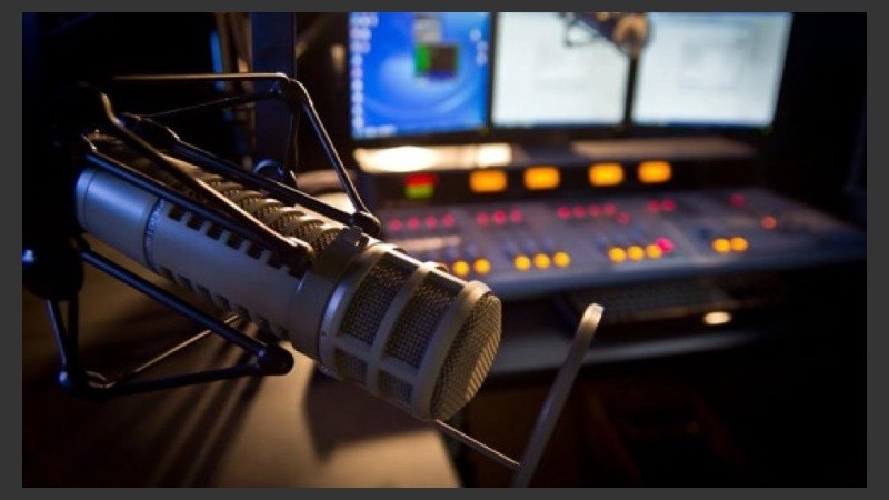 Consistió en la presentación de micros radiales, postas artísticas y literarias que abordaron experiencias de los Consejos de Convivencia Escolar. 