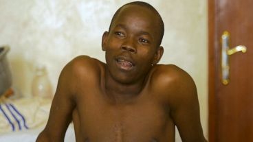 “Cuando me levanté me sorprendió que mi cuerpo fuera tan liviano, ahora era libre. Puedo nadar, correr, jugar al fútbol", dijó Opiyo tras la itnervención.