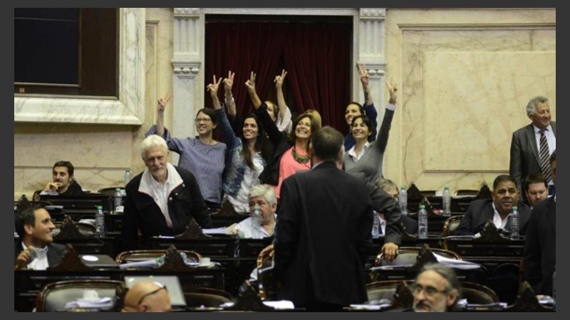 Diputados convirtió en ley la paridad de género.