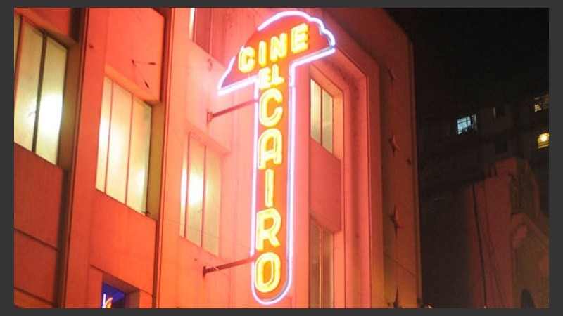 Las luces de neón, un clásico de el cine público. 