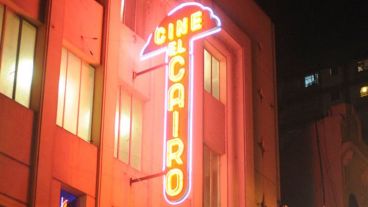 Las luces de neón, un clásico de el cine público.