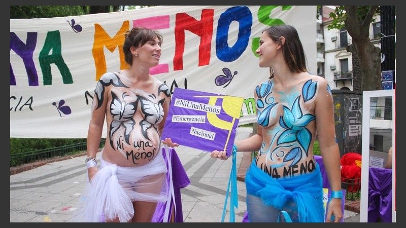 A pintarse el cuerpo para despertar conciencia. 