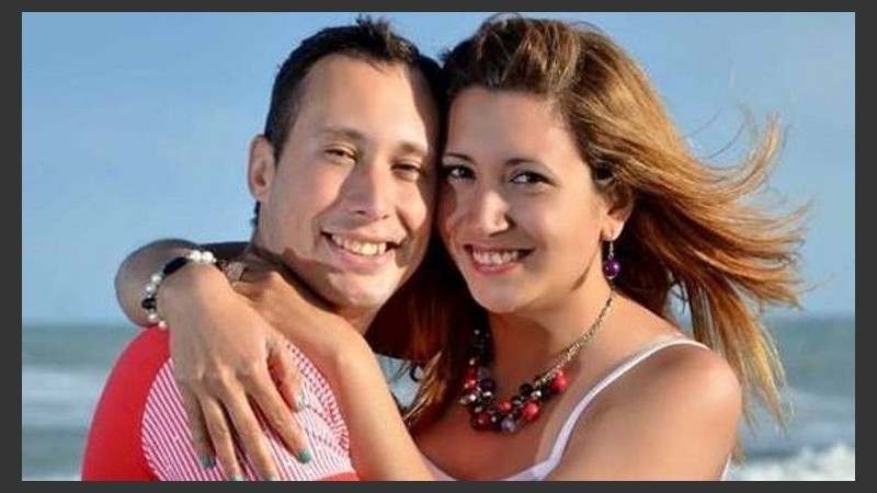 Germán e Itatí. La mujer expresó su dolor y mostró su entereza.