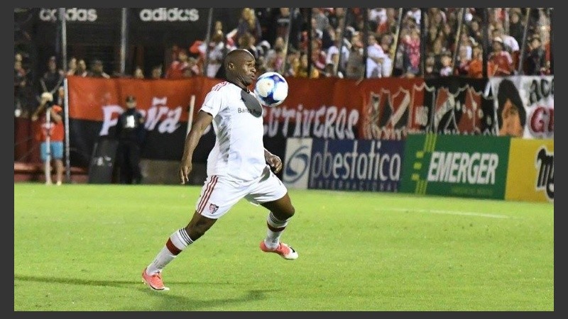 Leal seguirá como único punta.