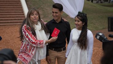 Patricia y Cristian, la primer pareja en dar el "sí" en el Rosedal.
