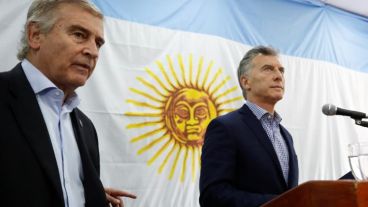 Aguad junto al presidente Macri en una conferencia por el ARA San Juan.