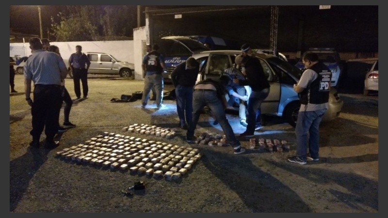 El operativo tras la detección de la droga. 