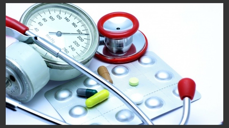 La HTA básicamente lesiona las arterias tanto las grandes como las pequeñas.