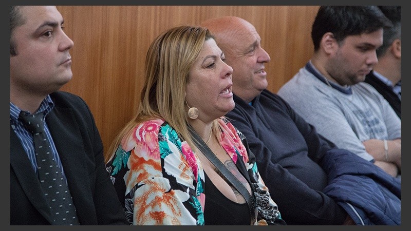 La viuda del Pájaro Cantero protagonizó un escándalo y fue retirada de la sala. 