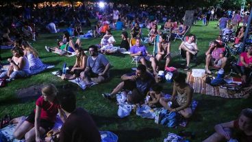 Los picnic nocturnos son organizados por la Secretaría de Ambiente y Espacio Público de la Municipalidad de Rosario.