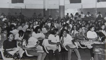 Una foto histórica de una clase en la UNR.