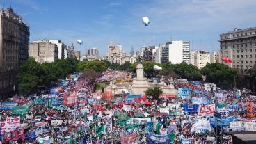 Una vista de la multitud frente al Congreso este miércoles a la tarde.