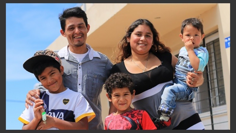 El gobernador entregará las llaves a las familias este viernes. 