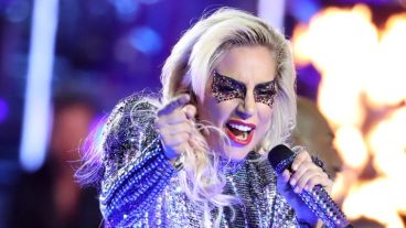 Lady Gaga bajó del escenario y también la rompió.