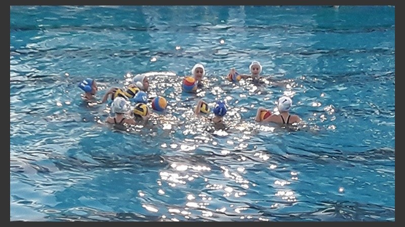 Nado sincronizado en la apertura.