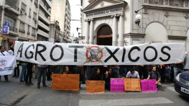 “No al glifosato, sí a la vida” y “No nos envenenen”, rezaban los carteles.