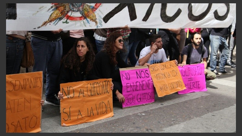 El reclamo: “Señores concejales voten por la vida”. 