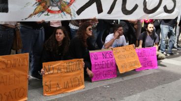 El reclamo: “Señores concejales voten por la vida”.