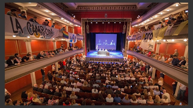 Postales de la jura de los concejales electos en el teatro La Comedia. (Alan Monzón/Rosario3.com)