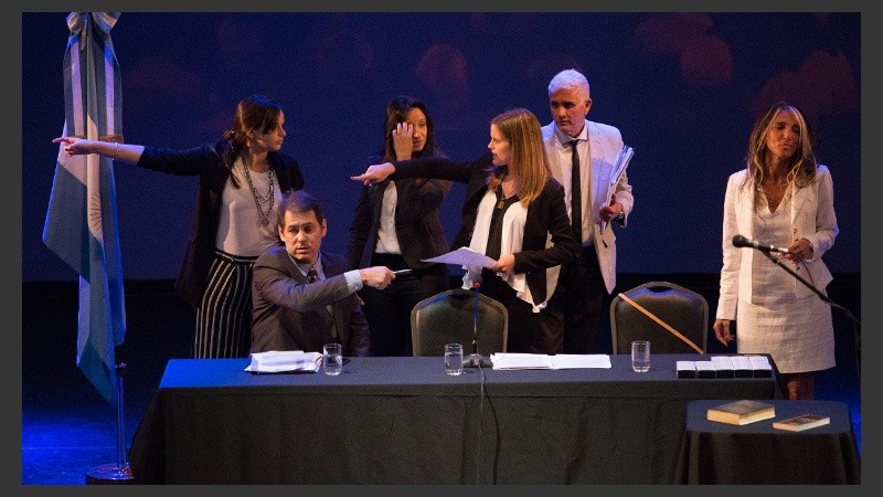 Postales de la jura de los concejales electos en el teatro La Comedia. (Alan Monzón/Rosario3.com)