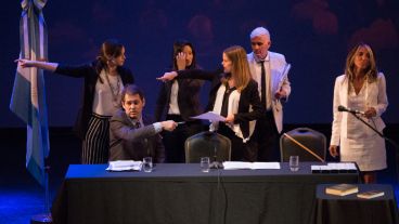 Postales de la jura de los concejales electos en el teatro La Comedia. (Alan Monzón/Rosario3.com)