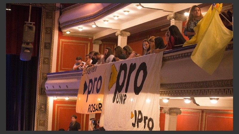 Postales de la jura de los concejales electos en el teatro La Comedia. (Alan Monzón/Rosario3.com)