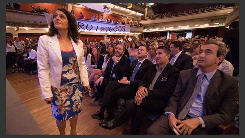 Postales de la jura de los concejales electos en el teatro La Comedia. (Alan Monzón/Rosario3.com)