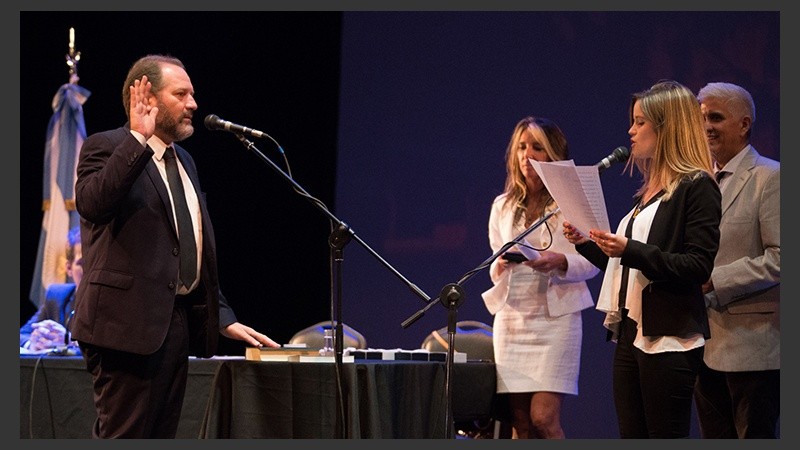Postales de la jura de los concejales electos en el teatro La Comedia. (Alan Monzón/Rosario3.com)