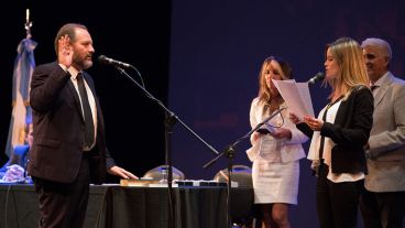 Postales de la jura de los concejales electos en el teatro La Comedia. (Alan Monzón/Rosario3.com)