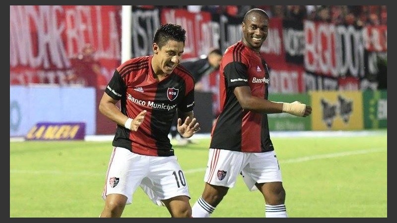 Brian festeja su gol ante Racing y Leal sonríe. Ambos jugarán ante Central.