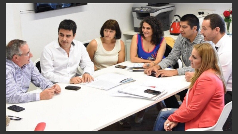 Osvaldo Miatello, Eduardo Toniolli, Marina Magnani, Norma López, Andrés Giménez, Roberto Sukerman y Fernanda Gigliani.