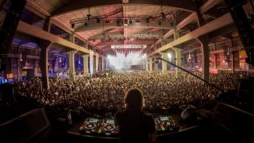 El popular salón Forja, donde se llevó a cabo la fiesta electrónica.