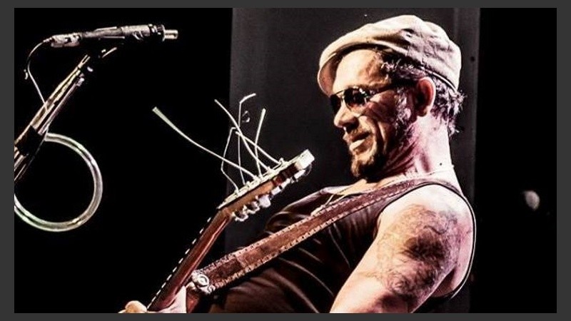 Piturro en acción. Era uno de los mejores guitarristas de la ciudad.