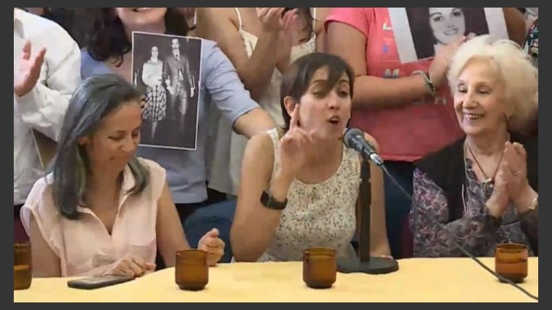 La joven se acercó a la sede de Abuelas para consultar por su identidad porque alguien de su entorno familiar le dijo que no era hija biológica de la pareja que la crió.