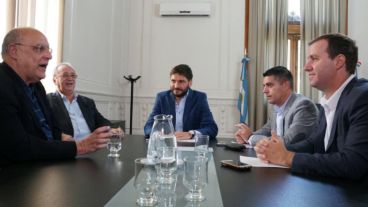 Los dirigentes con Pullaro y Maio.