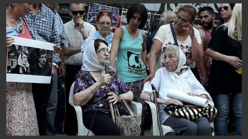 Organizaciones sociales y políticas se sumaron a las Madres de la Plaza 25 de Mayo, para denunciar persecución judicial y política a opositores. 