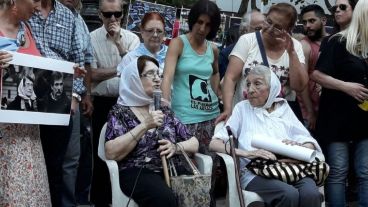 Organizaciones sociales y políticas se sumaron a las Madres de la Plaza 25 de Mayo, para denunciar persecución judicial y política a opositores.