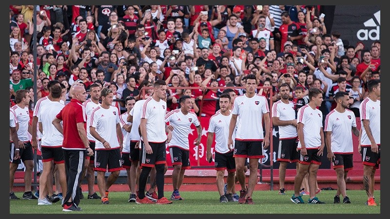 Banderas y mucho fervor en el Parque.