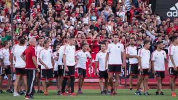 Banderas y mucho fervor en el Parque.